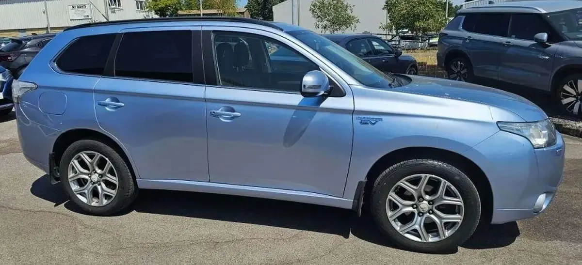 Used Mitsubishi Outlander P-HEV 2014 Blue SUV
