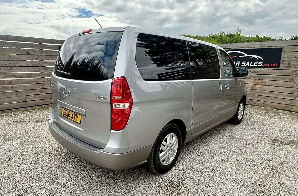 Usado Hyundai I800 SE 170 HP (125 kW) 2018 Prateado Monovolume