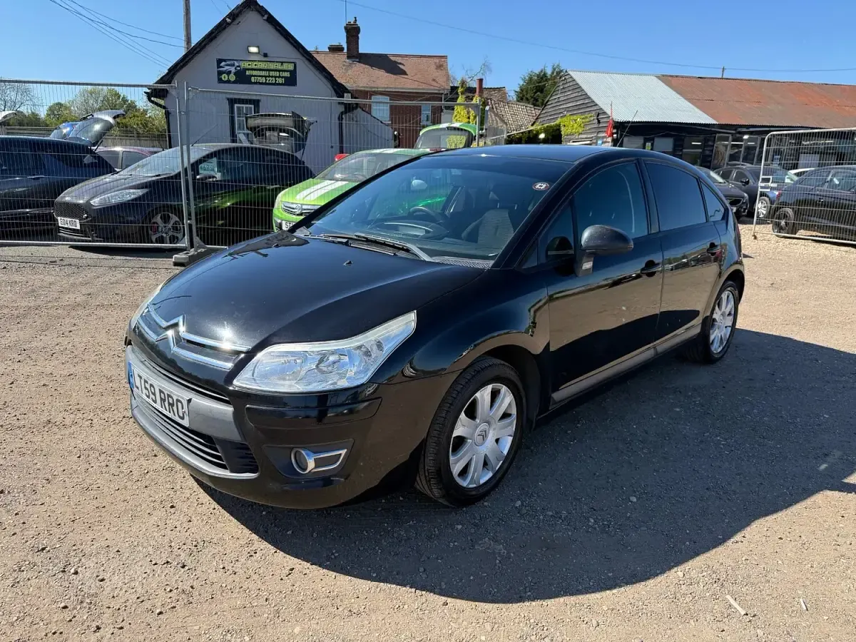 Begagnad Citroën C4 VTR Sport 110 HK (80 kW) 2009 Svart Halvkombi