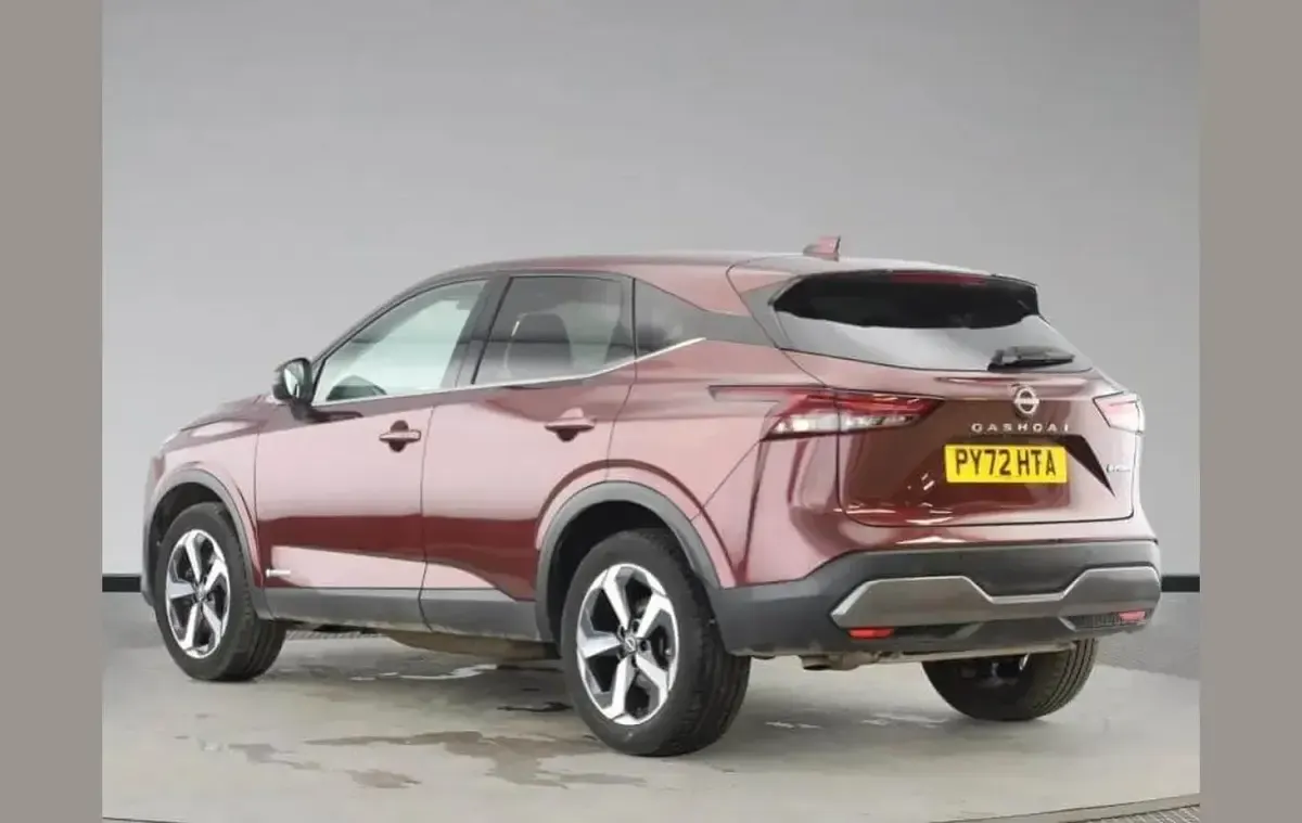 Used Nissan Qashqai N-Connecta 187 HP (137 kW) 2023 Red SUV