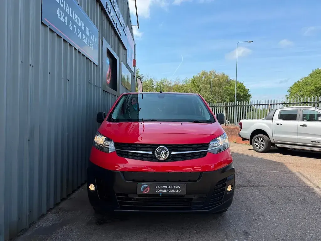 Used Vauxhall Vivaro 100 kW (136 HP) 2025 Red MPV