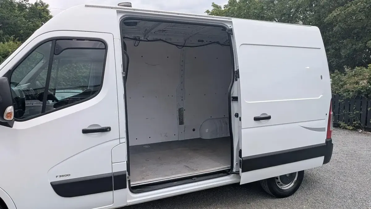 Used Vauxhall Movano S 136 HP (100 kW) 2016 White MPV