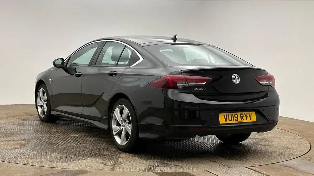Second-hand Vauxhall Insignia SRi 165 CP (121 kW) 2019 Negru Hatchback
