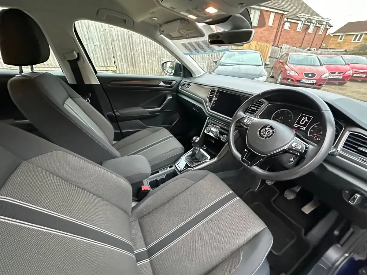 Usado VW T-Roc SE 115 HP (84 kW) 2019 Azul SUV