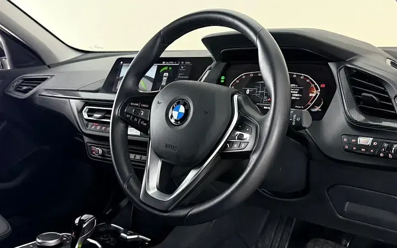 Used BMW 118 Sport Line 136 HP (100 kW) 2024 Hatchback