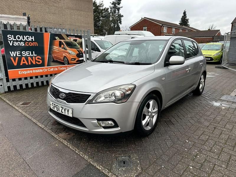 Used Kia Ceed 89 HP (65 kW) 2012 Silver Hatchback