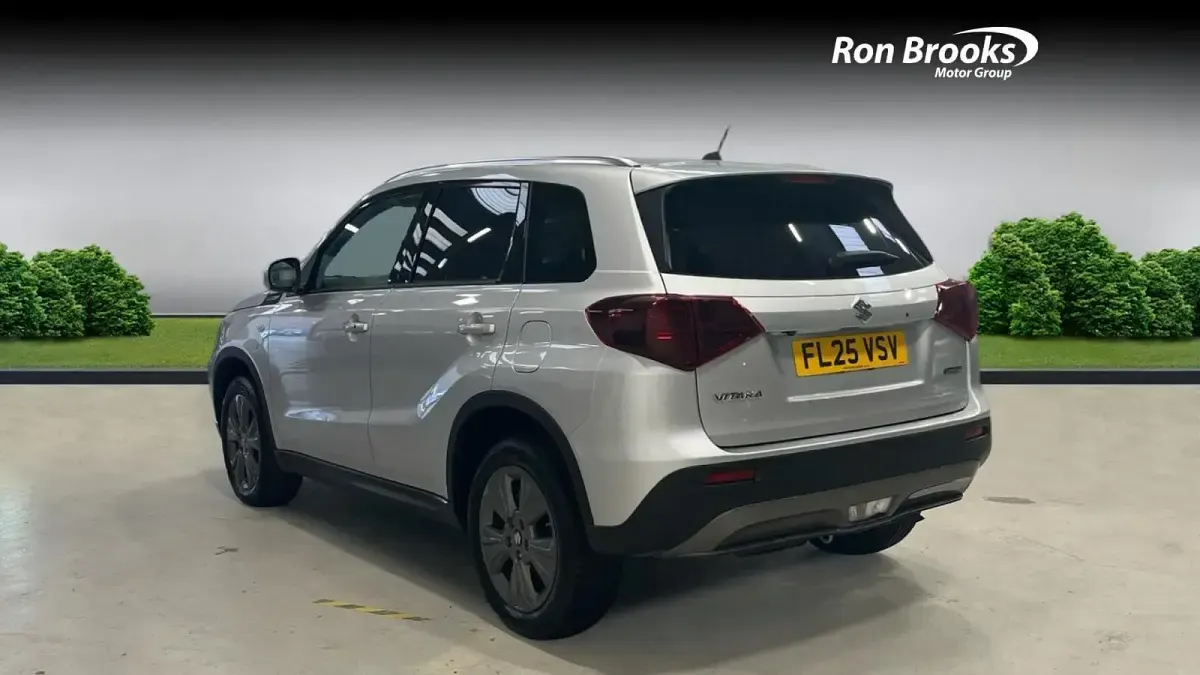 Używany Suzuki Vitara 116 KM (85 kW) 2025 Srebrny SUV