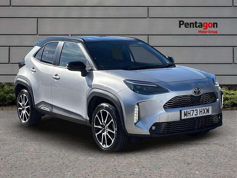 Silver Used 2024 Toyota Yaris Hybrid Sport SUV | £22,995 (Fair price) - Image 1/4