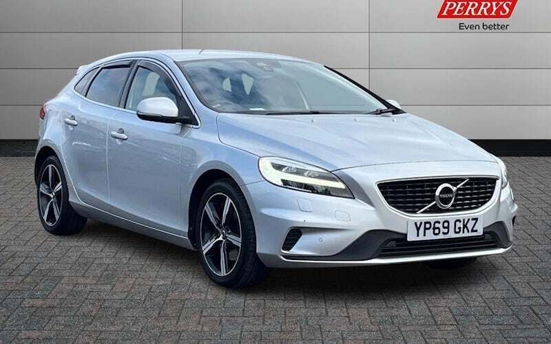 Used 2019 Volvo V40 R-Design Estate | £10,499 (Good price) - Image 1/4