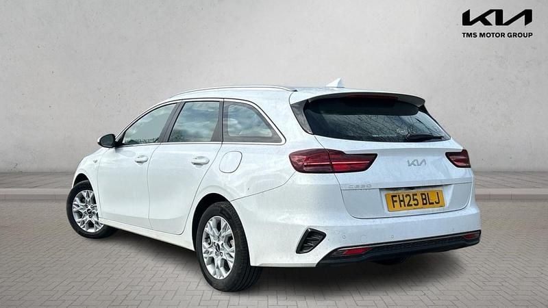 Used Kia Ceed 138 HP (101 kW) 2025 White Hatchback