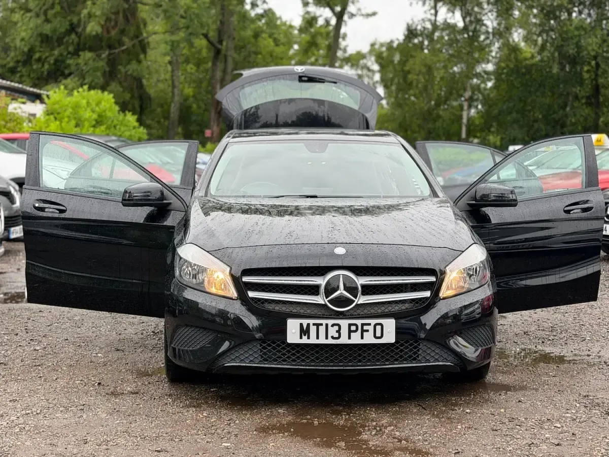 Used Mercedes A180 122 HP (89 kW) 2013 Black Hatchback