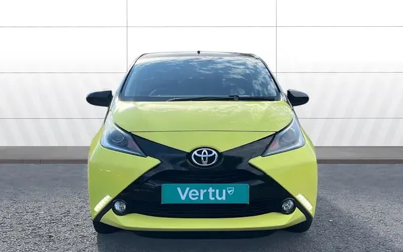 Used Toyota Aygo X-cite 69 HP (50 kW) 2016 Yellow Hatchback
