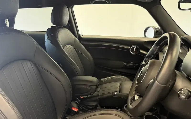 Used Mini Cooper Exclusive 136 HP (100 kW) 2023 Silver Hatchback