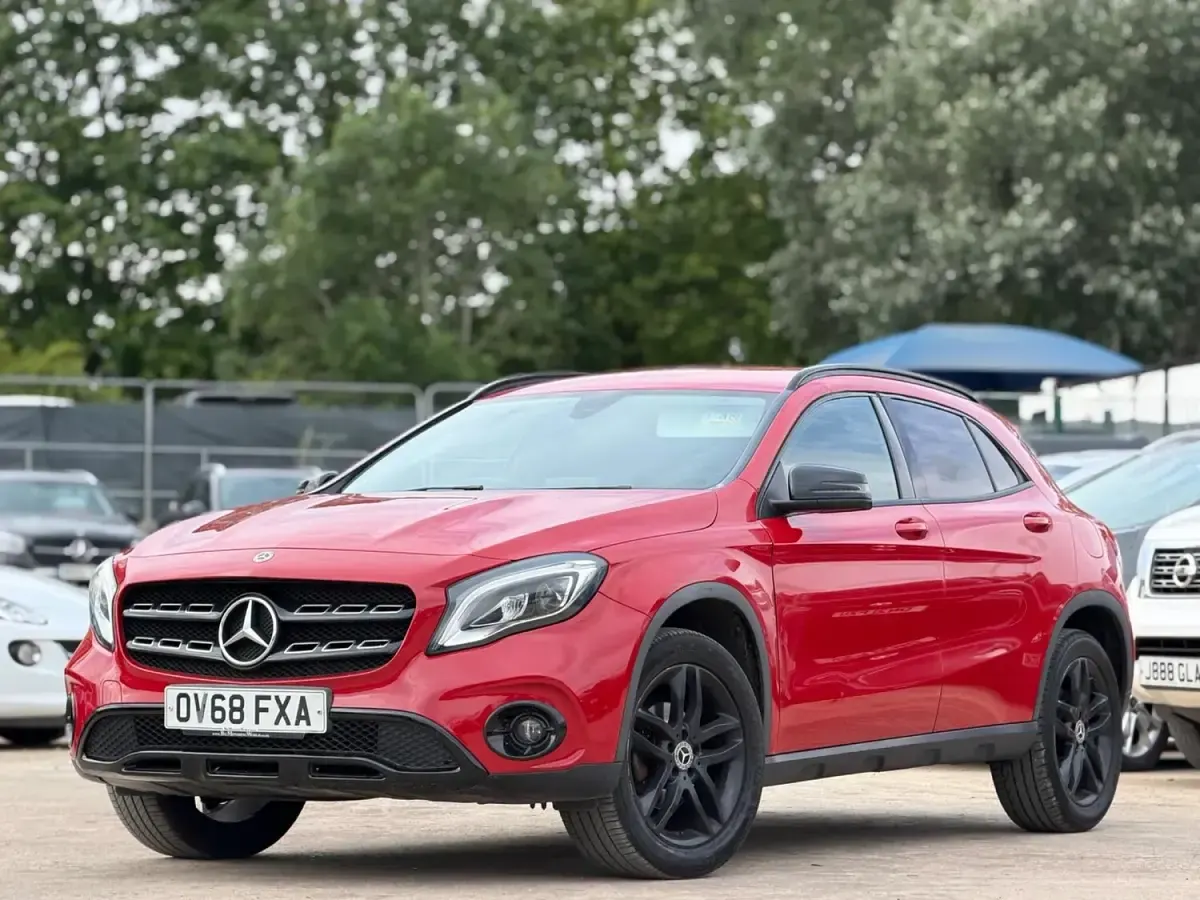 Used Mercedes GLA180 Urban 122 HP (89 kW) 2018 Red SUV