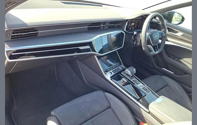 Usado Audi A6 Black Edition 200 HP (147 kW) 2025 Cinzento Carrinha