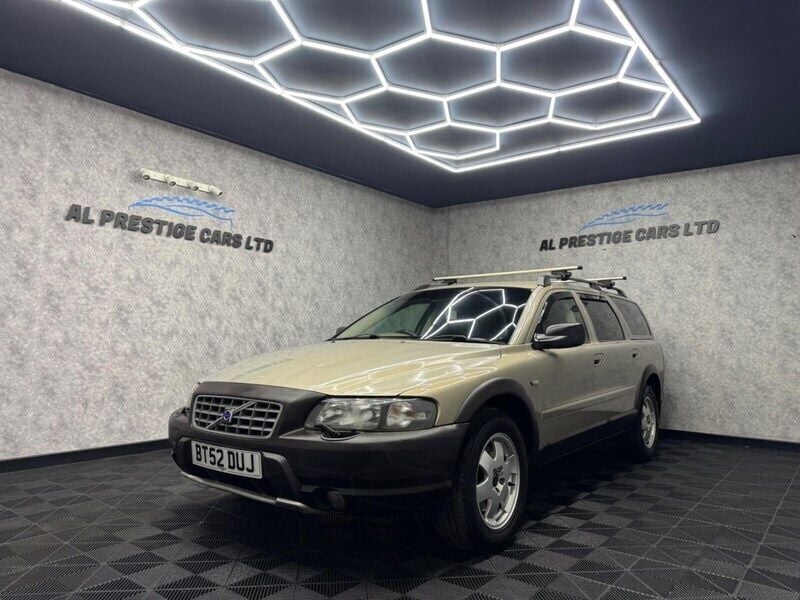 Gold Used 2002 Volvo XC70 SE SUV | £2,499 (Expensive) - Image 1/4