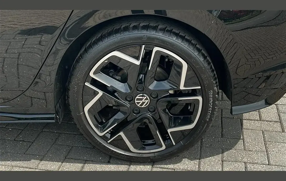 Used VW Golf VIII R-line 147 HP (108 kW) 2025 Black Hatchback