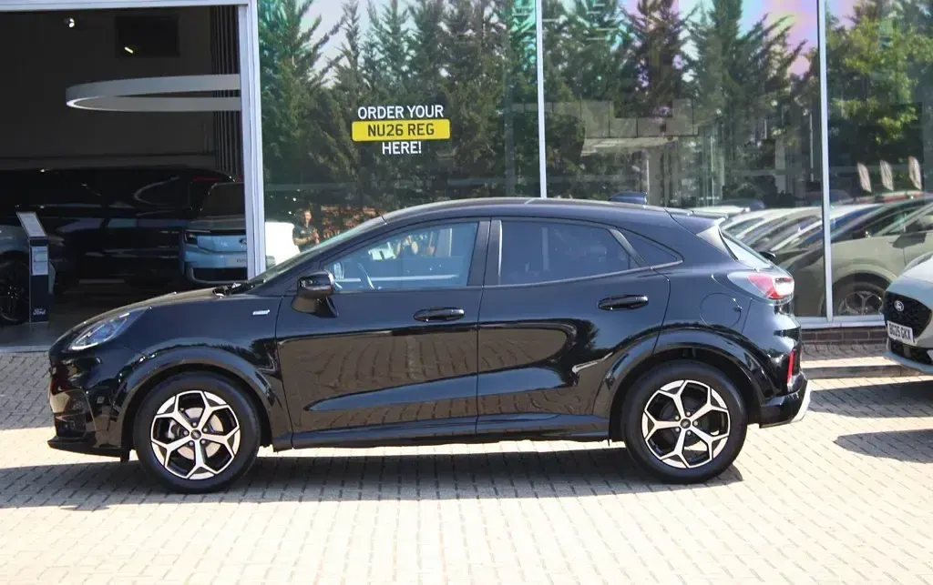Käytetty Ford Puma ST-Line 2024 Musta Katumaasturi