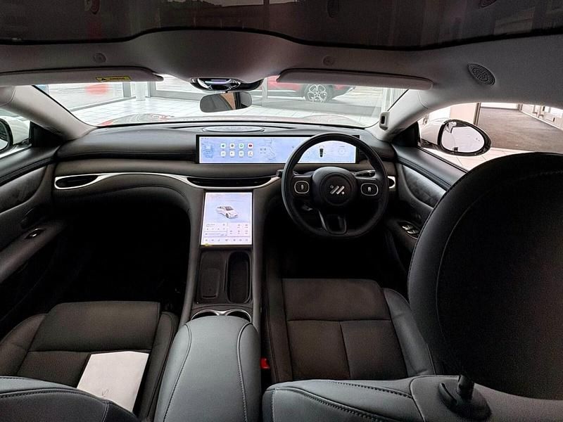 Used MG IM5 300 kW (408 HP) 2025 White Hatchback