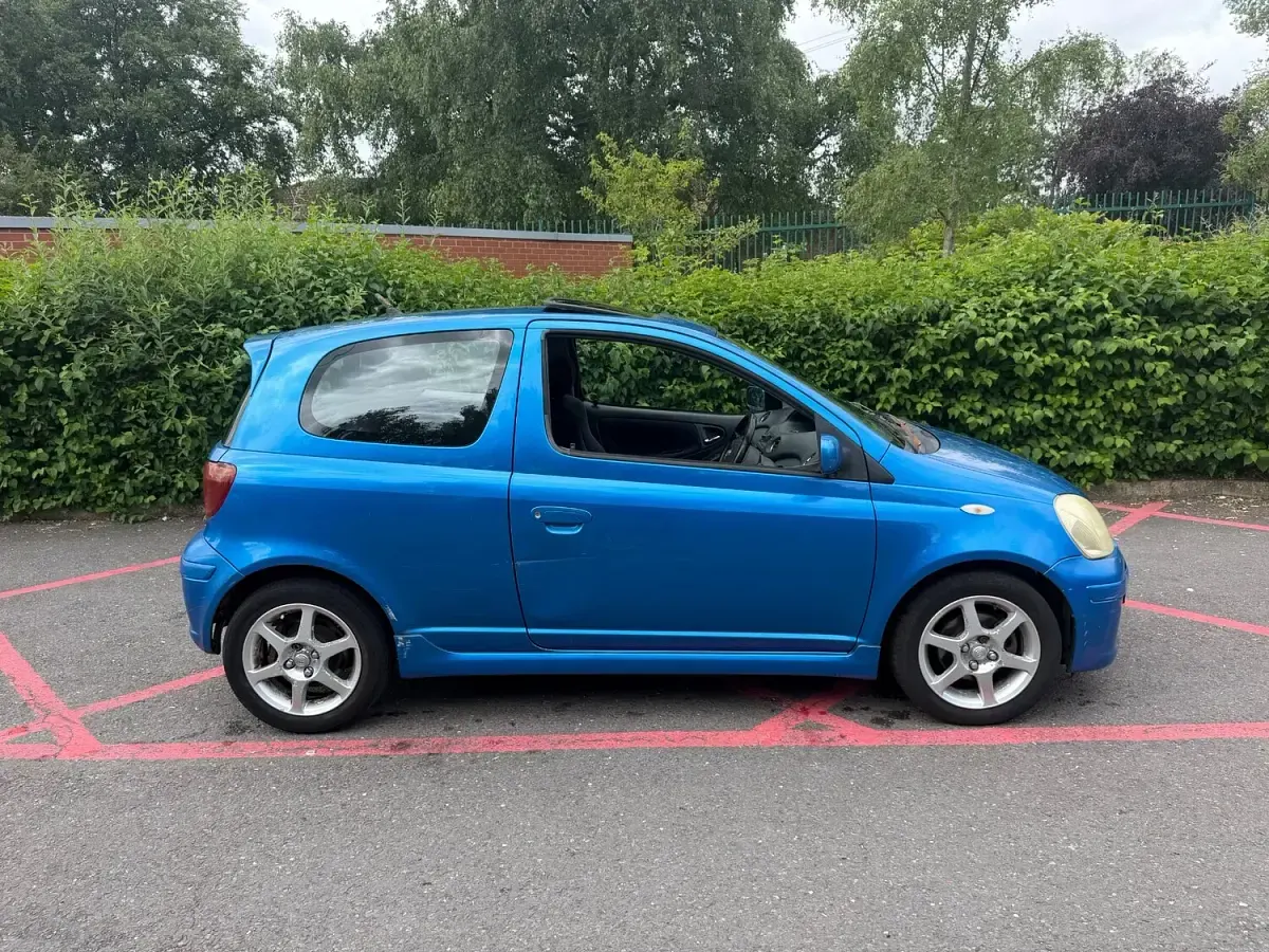 Used Toyota Yaris Sport 150 HP (110 kW) 2004 Blue Hatchback