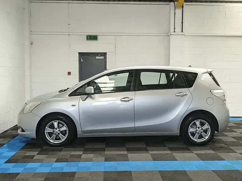 Used Toyota Verso 147 HP (108 kW) 2009 Silver MPV