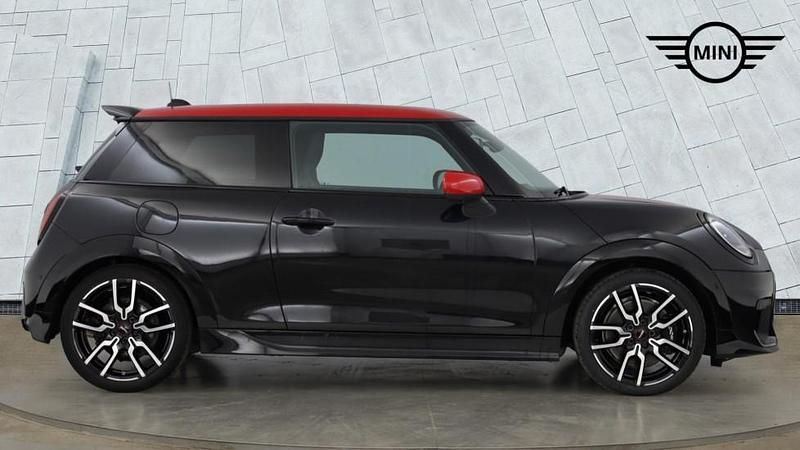 Used Mini Cooper Hatch 154 HP (113 kW) 2024 Black Hatchback