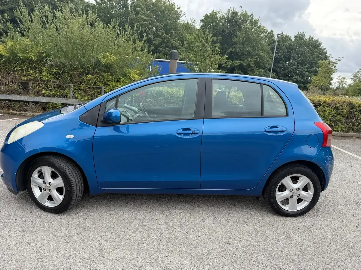 Used Toyota Yaris 2006 Blue Hatchback