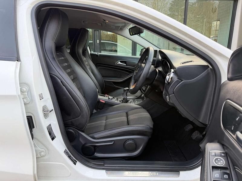 Used Mercedes GLA180 Urban 122 HP (89 kW) 2018 White SUV