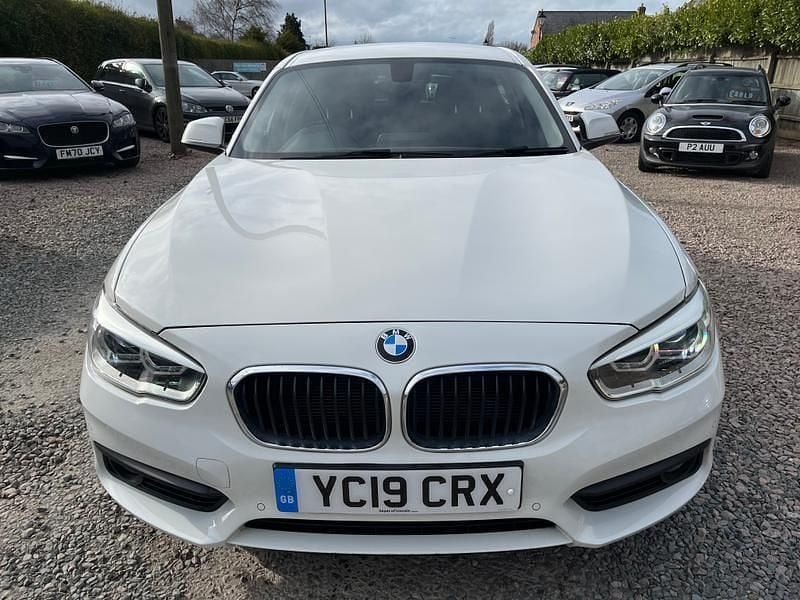 Begagnad BMW 116 2019 Vit Halvkombi
