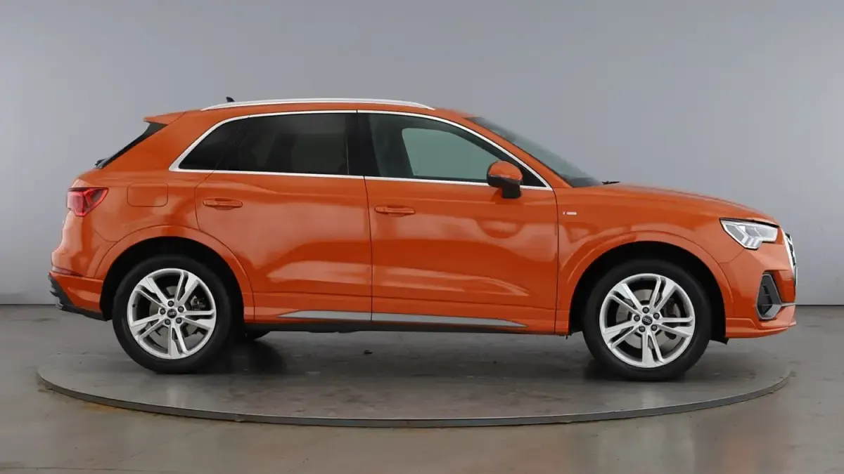 Begagnad Audi Q3 S-Line 190 HK (139 kW) 2024 Orange SUV