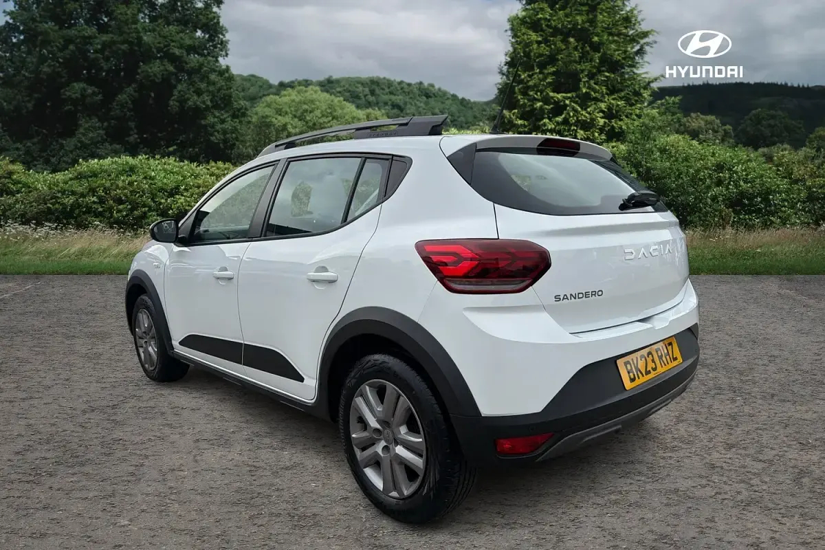 Used Dacia Sandero Expression 90 HP (66 kW) 2023 White SUV