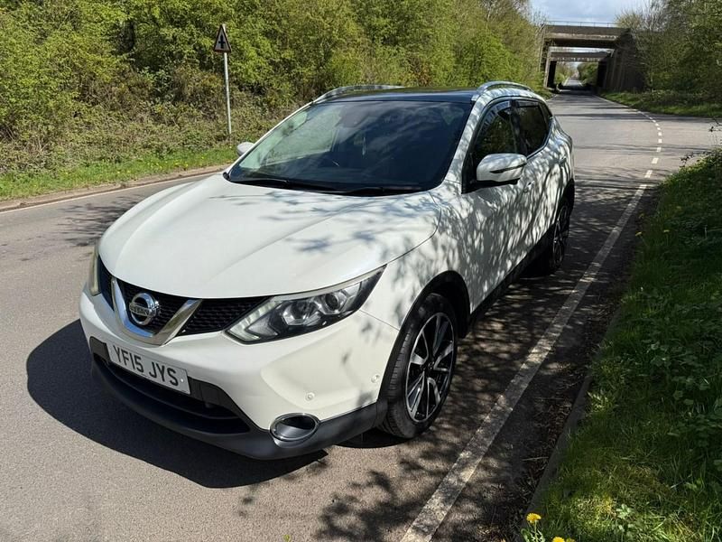 Used Nissan Qashqai Tekna 110 HP (80 kW) 2015 White SUV