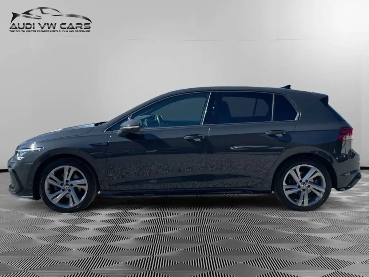 Second-hand VW Golf VIII R-line 150 CP (110 kW) 2023 Gri Hatchback