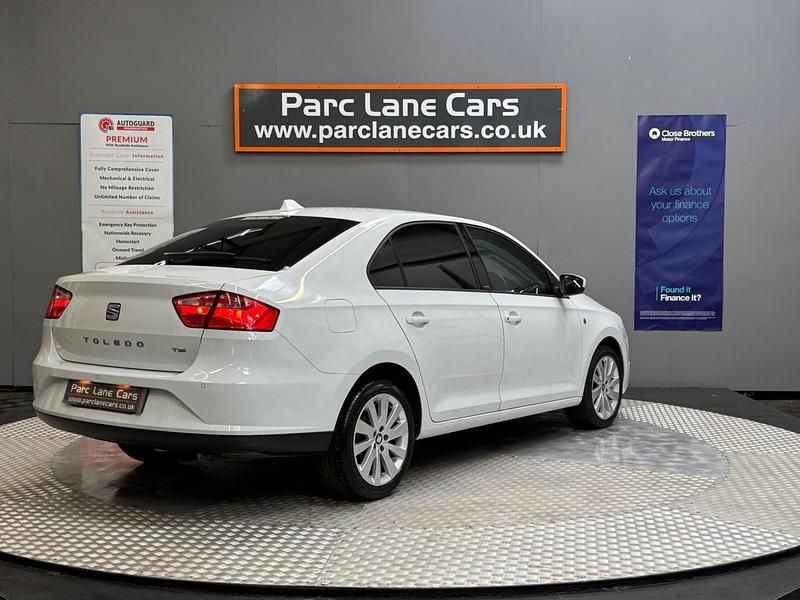 Used Seat Toledo I-Tech 2015 White Hatchback