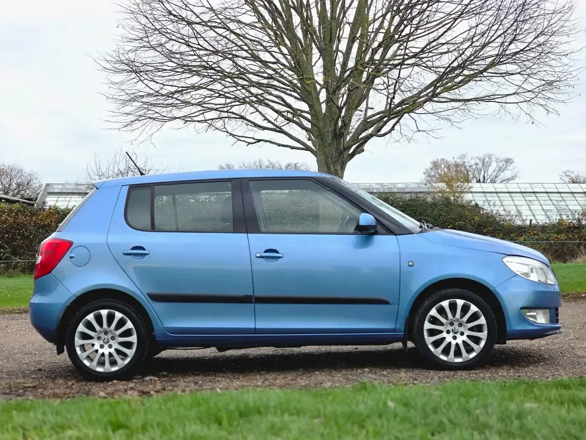 Used Skoda Fabia Elegance 105 HP (77 kW) 2014 Blue Hatchback