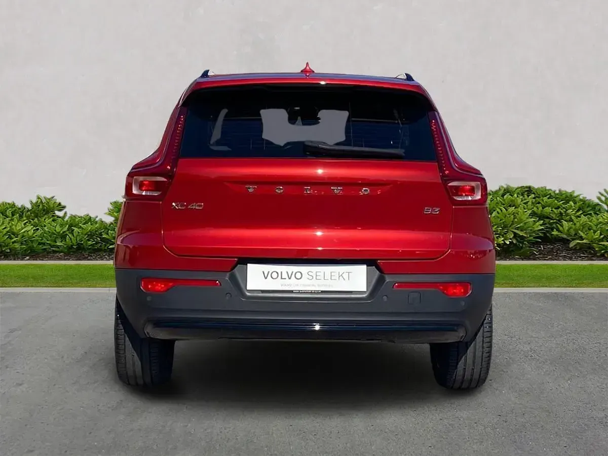 Used Volvo XC40 Plus 163 HP (119 kW) 2023 Red SUV