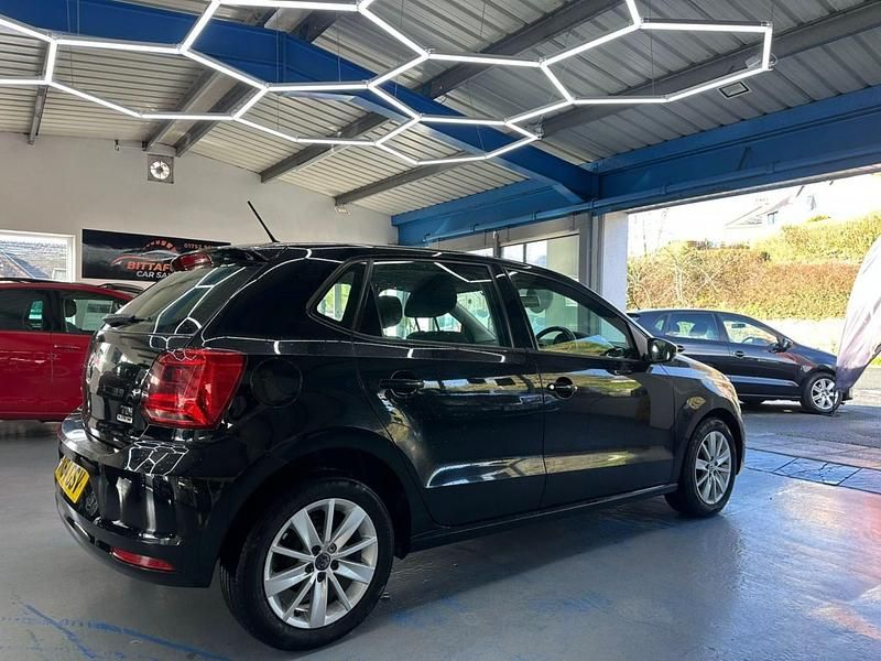 Begagnad VW Polo SE 2014 Svart Halvkombi