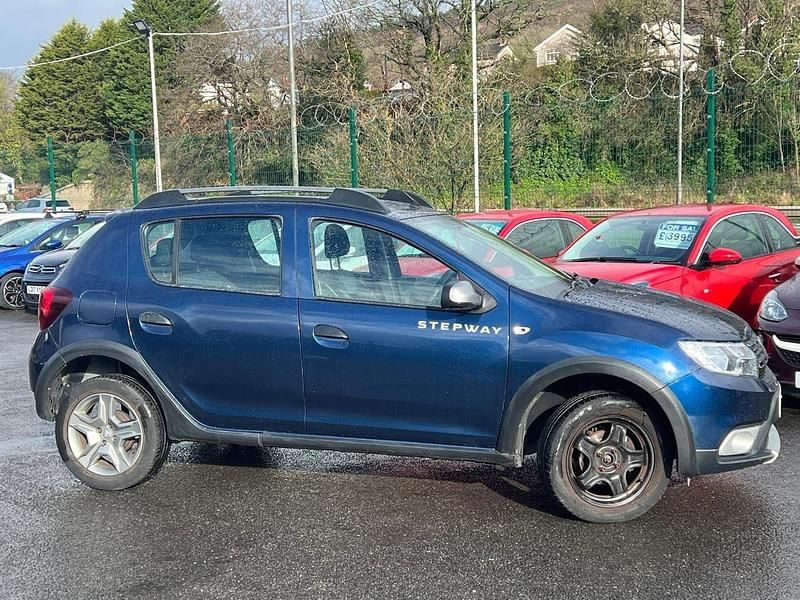 Used Dacia Sandero Essentiel 90 HP (66 kW) 2018 Blue Hatchback