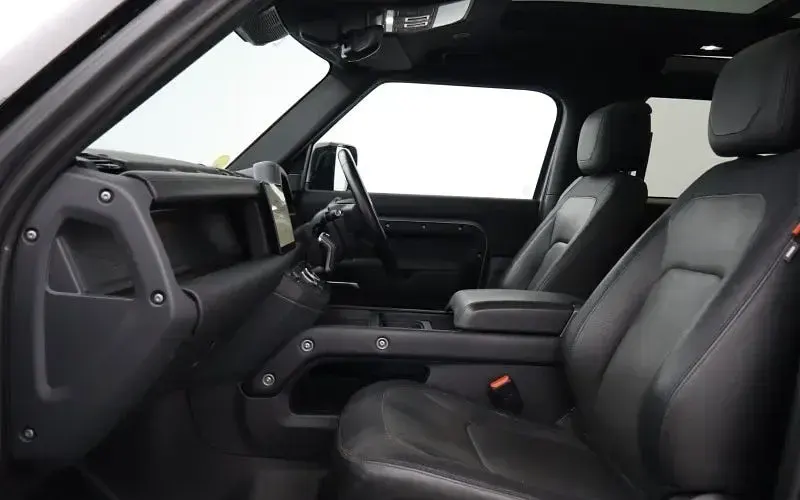 Used Land Rover Defender HSE Dynamic 249 HP (183 kW) 2025 SUV
