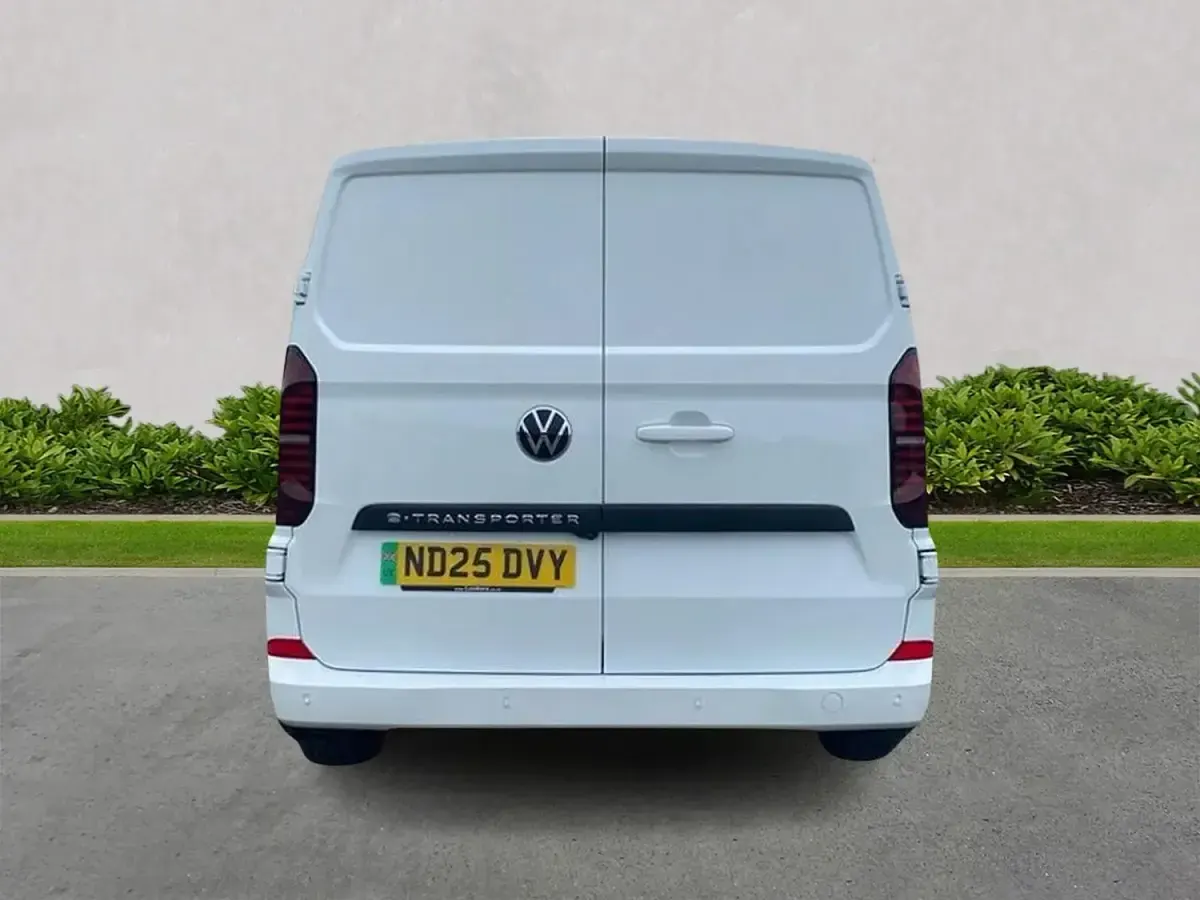 Second-hand VW Transporter 100 kW (136 CP) 2025 Alb Van
