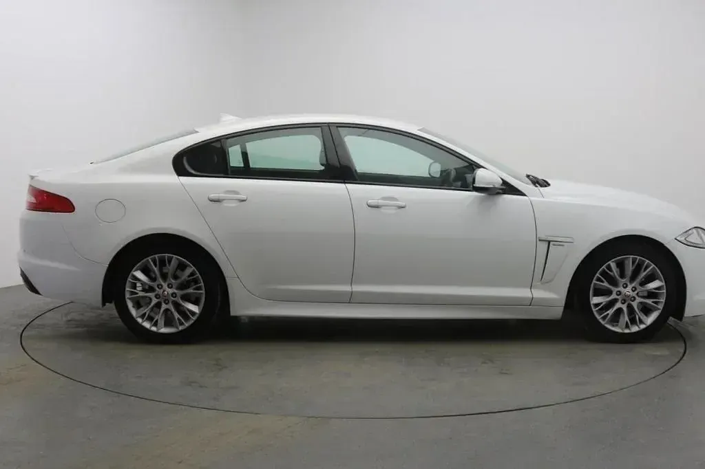 Used Jaguar XF R-Sport 2015 White Sedan