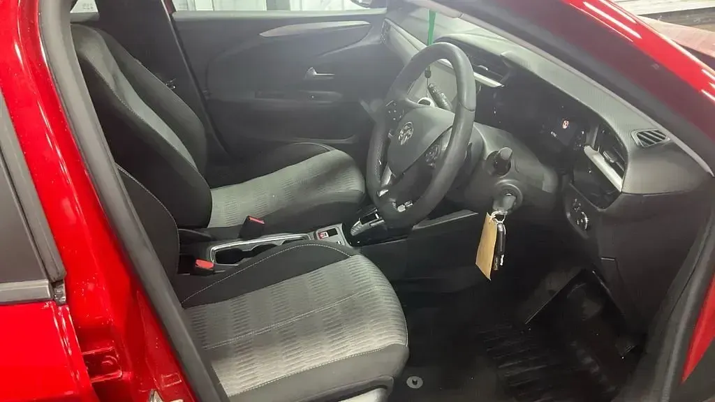 Used Vauxhall Corsa Design Edition 98 HP (72 kW) 2023 Red Hatchback
