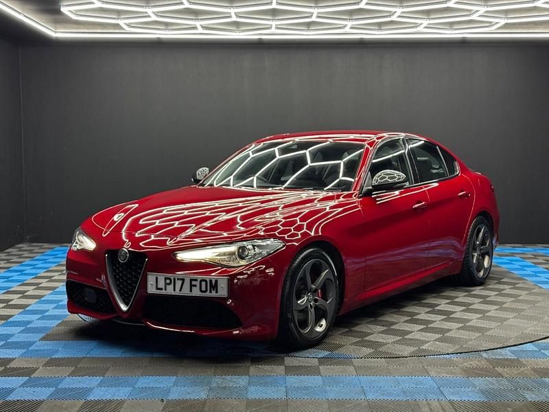 Used Alfa Romeo Giulia Edizione Speciale 180 HP (132 kW) 2017 Red Sedan
