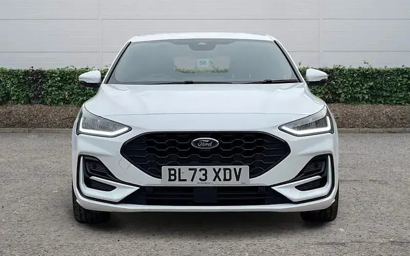 Used Ford Focus ST-Line 155 HP (114 kW) 2024 White Hatchback