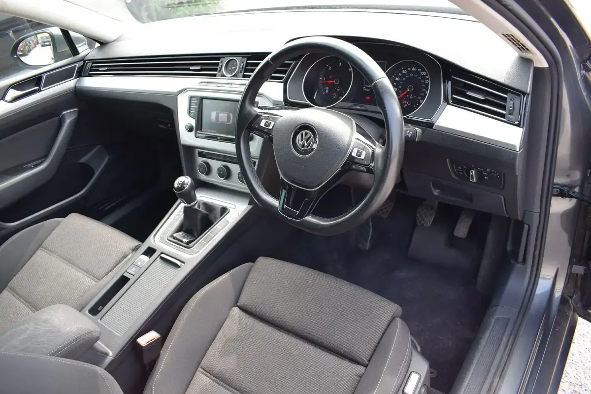 Used VW Passat Business 150 HP (110 kW) 2015 Grey Sedan