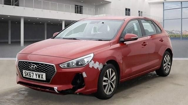 Used Hyundai i30 SE 120 HP (88 kW) 2017 Red Hatchback