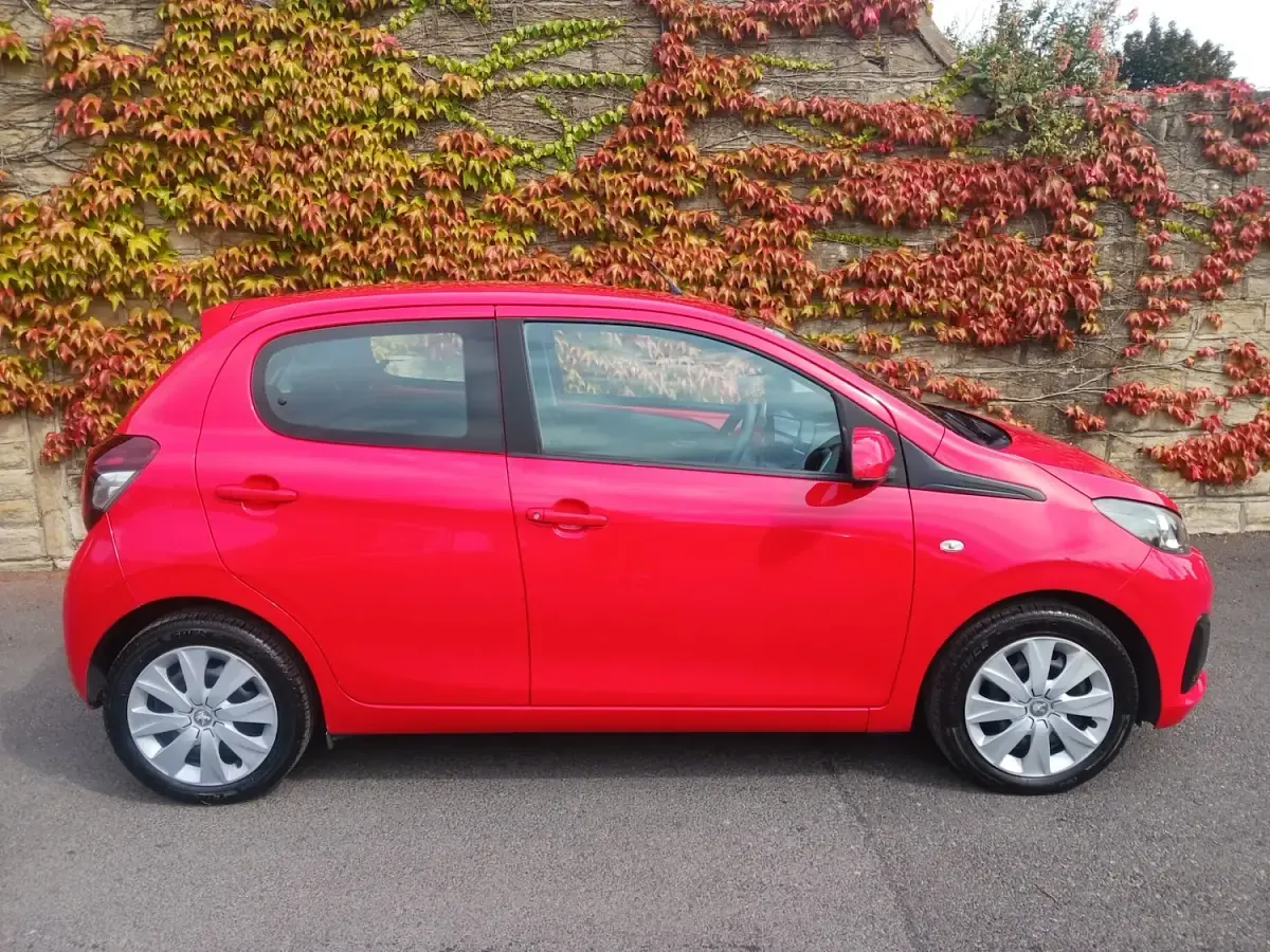 Used Peugeot 108 Active 68 HP (50 kW) 2014 Red Hatchback