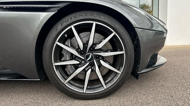 Used Aston Martin DB11 503 HP (369 kW) 2019 Silver Coupe