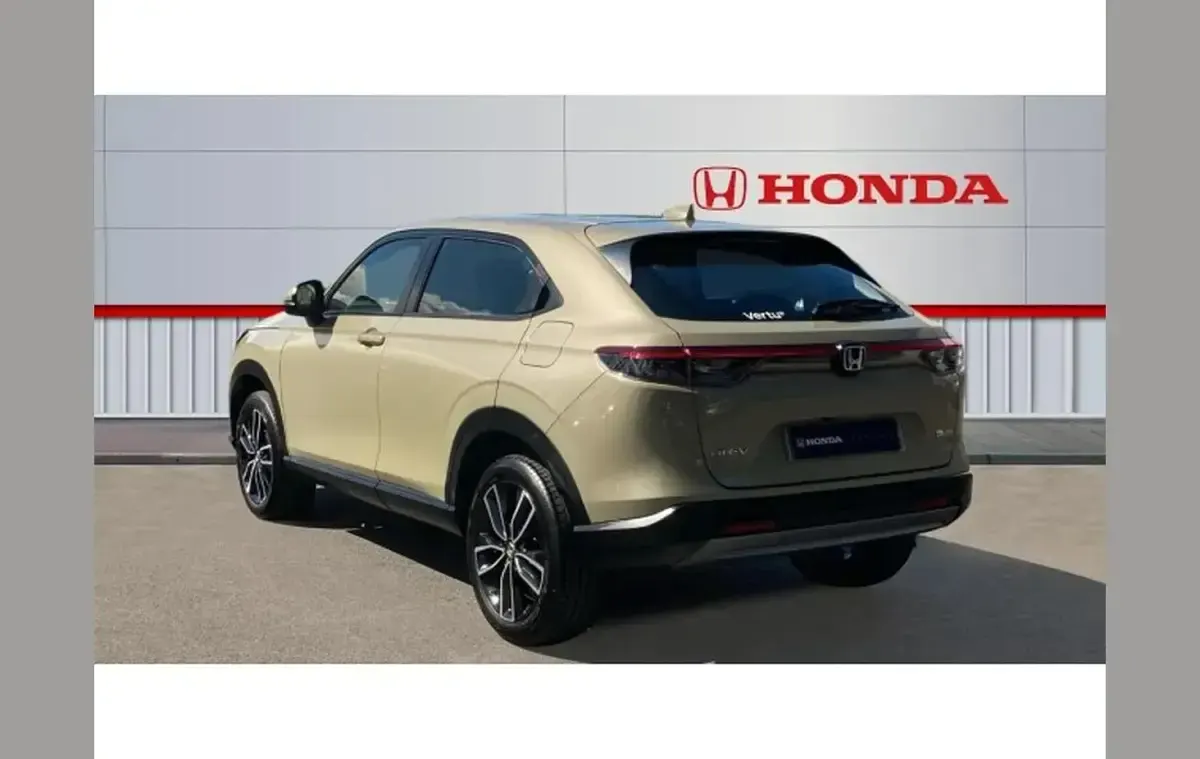 Used Honda HR-V Elegance 131 HP (96 kW) 2023 Beige SUV