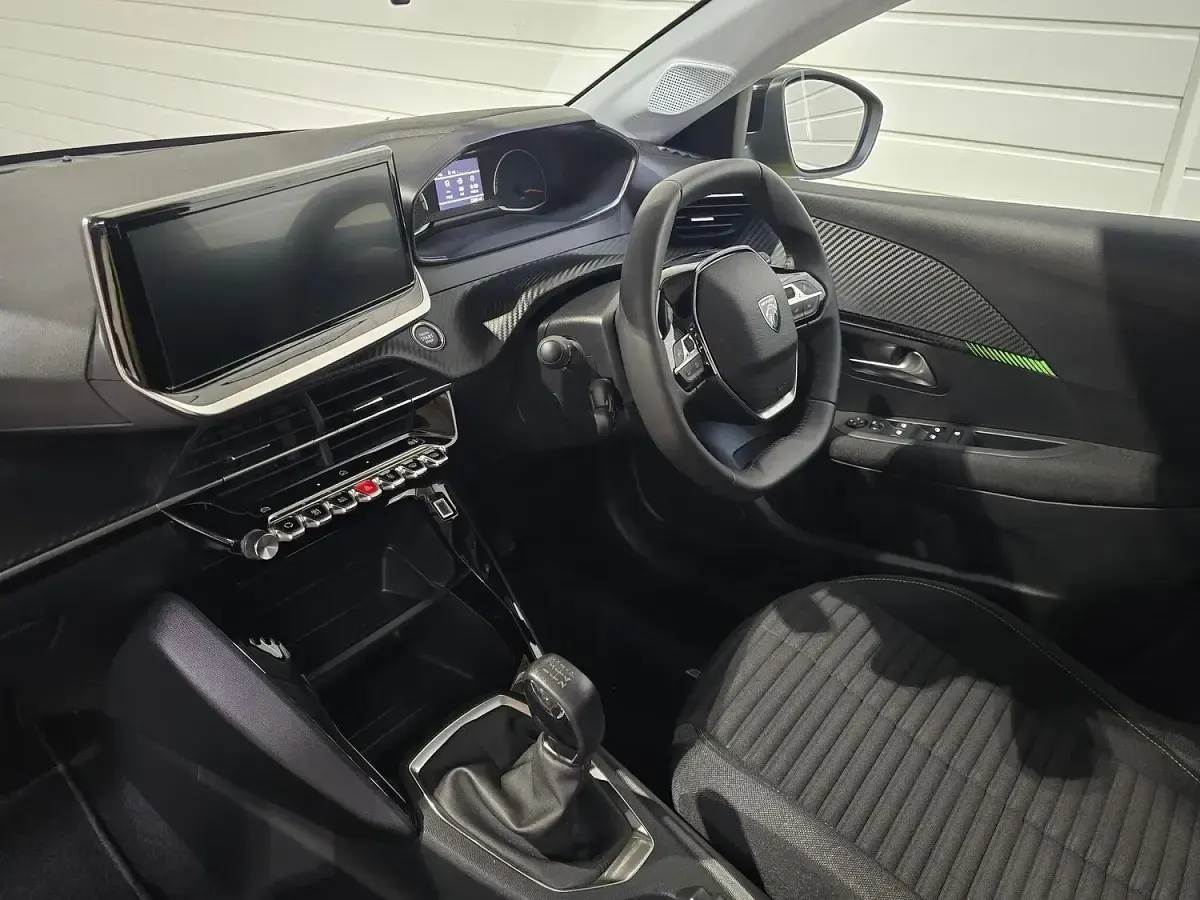 Used Peugeot 208 Active 75 HP (55 kW) 2024 Yellow Hatchback